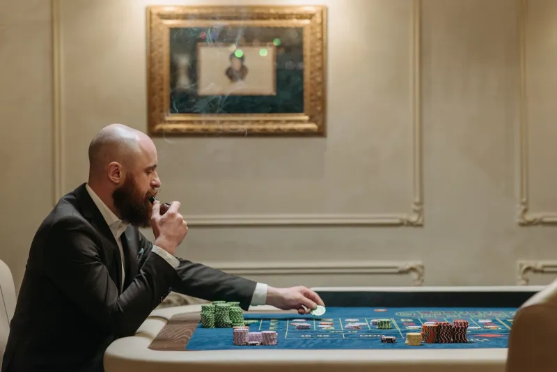 Double Threat: Why the Best Gamblers Are Playing Both Sides of the House